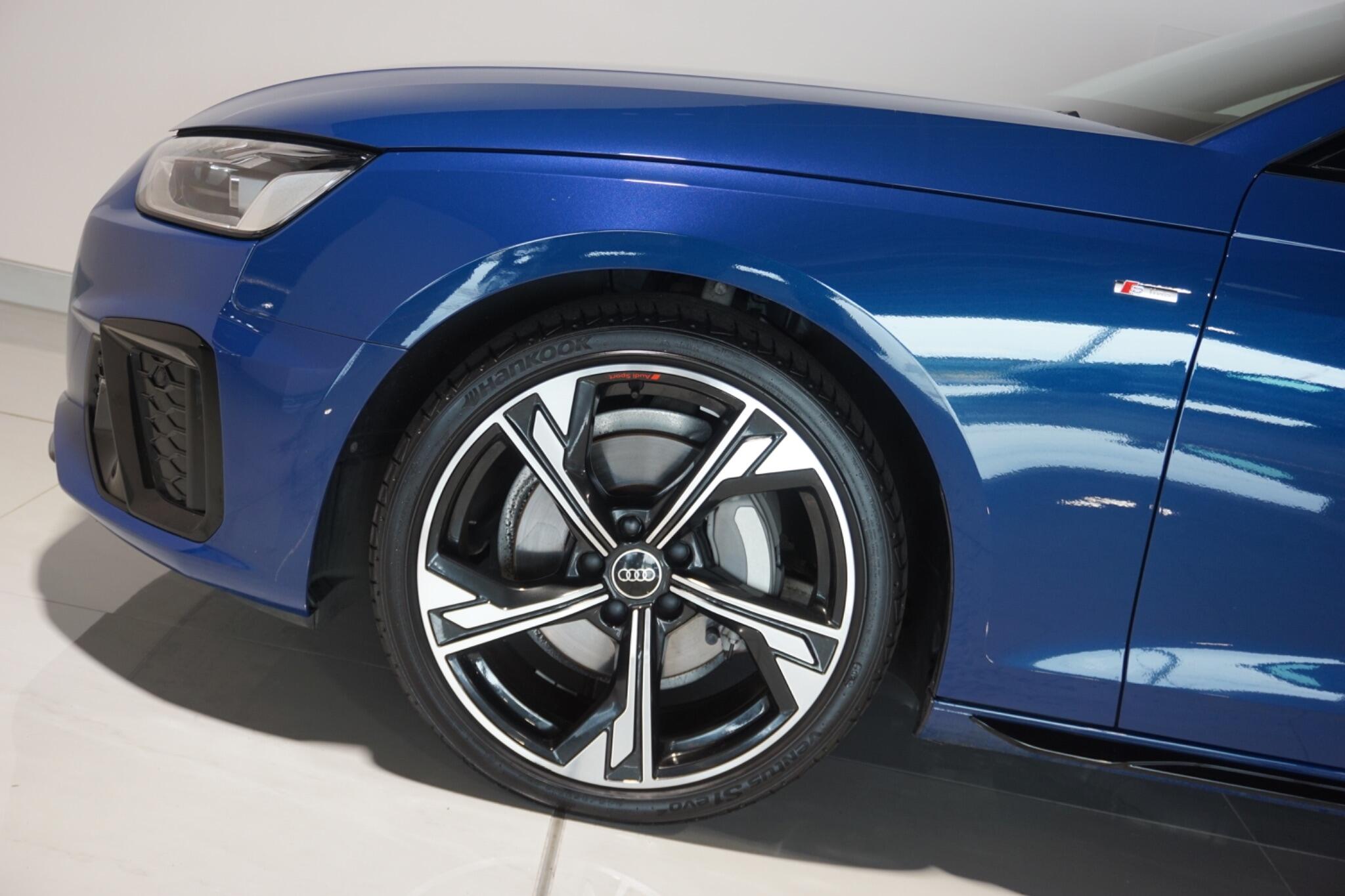 Audi A4 2.0 TDI 40 Black Edition Saloon 4dr Diesel S Tronic quattro Euro 6 (s/s) (204 ps)